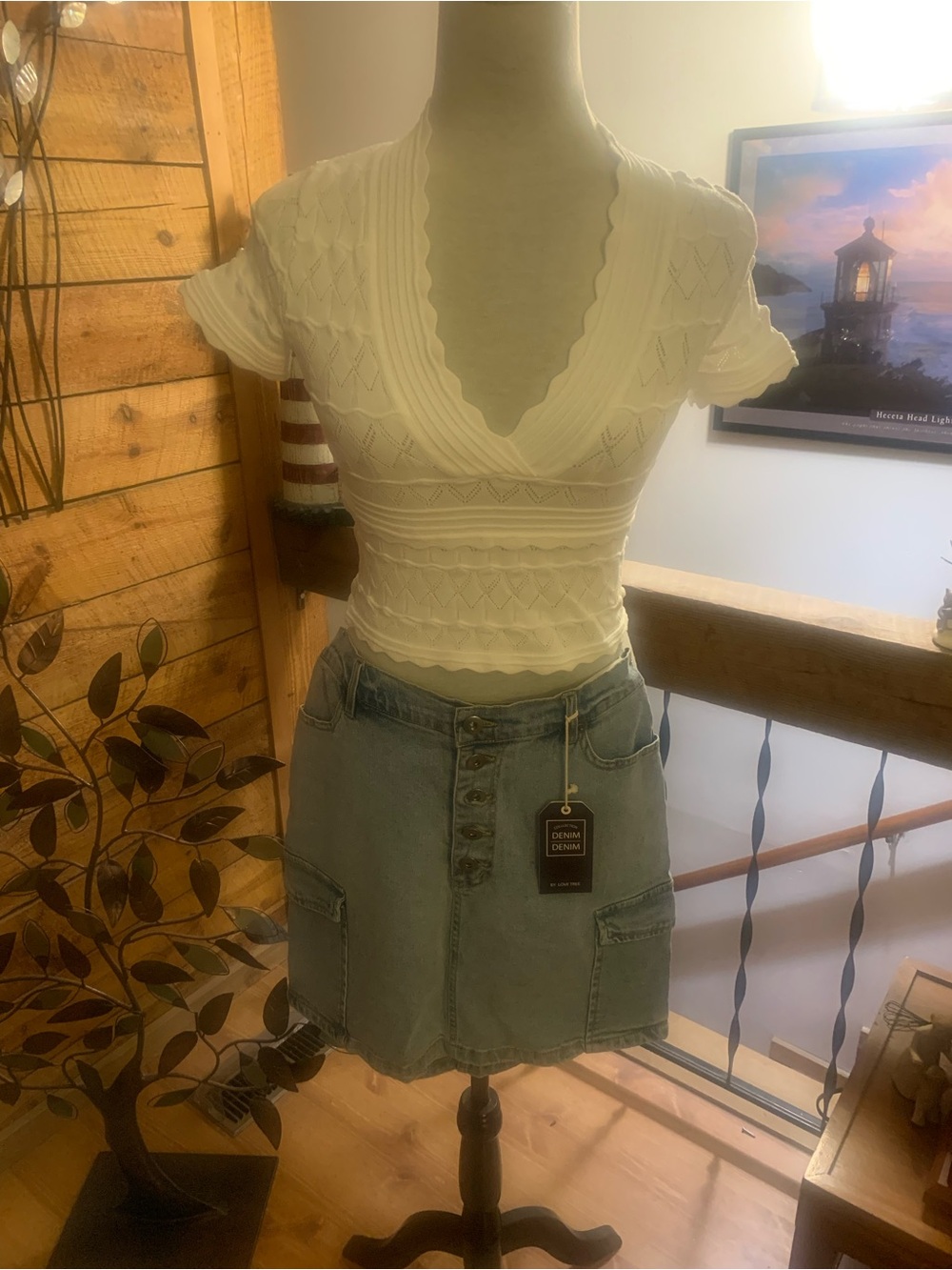 White Scalloped V‑Neck Knit Top